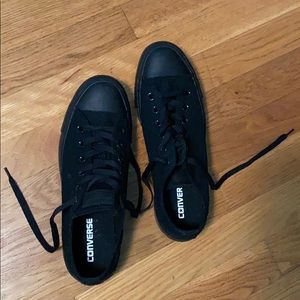 Size 9 women’s all black converse